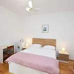 And Jakov Apartmán Primošten