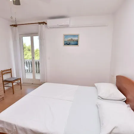 And Jakov Primošten