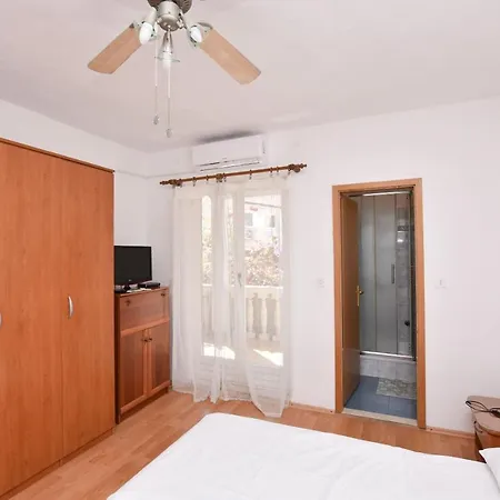 And Jakov Primošten