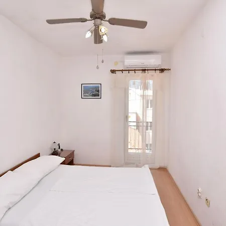 And Jakov Primošten