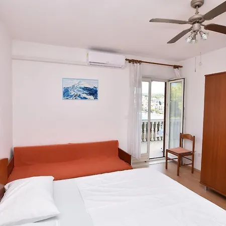 Apartment And Jakov *