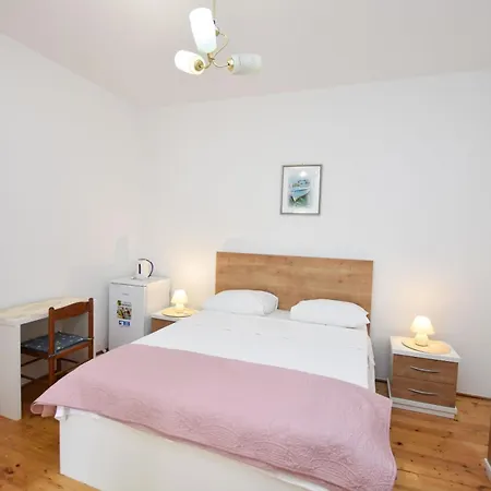 And Jakov Apartment Primosten