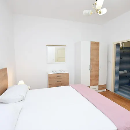 Apartment And Jakov *