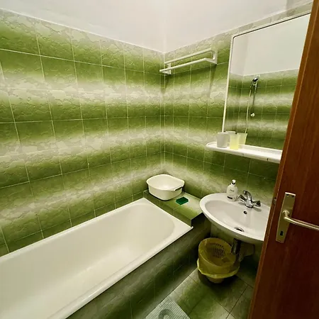Apartment And Jakov *
