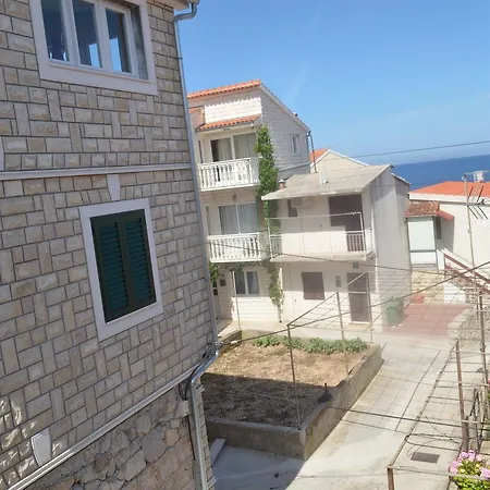 Apartment And Jakov