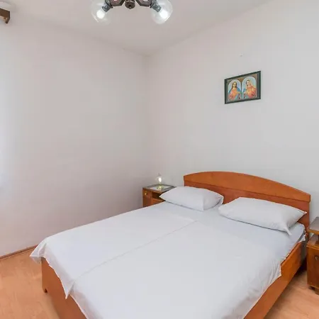 And Jakov Apartment Primosten