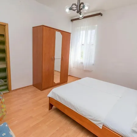 Apartment And Jakov *