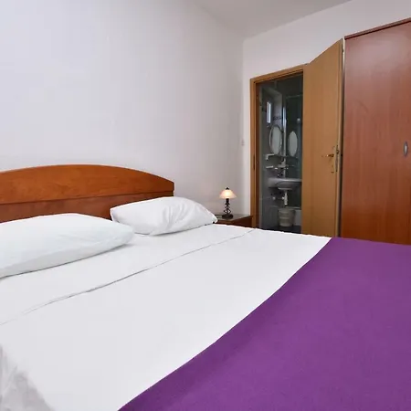 Apartment And Jakov