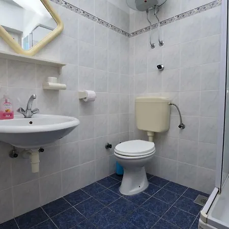 And Jakov Apartment Primosten
