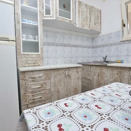 And Jakov Primošten