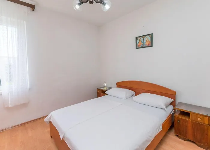 And Jakov Appartement Primošten