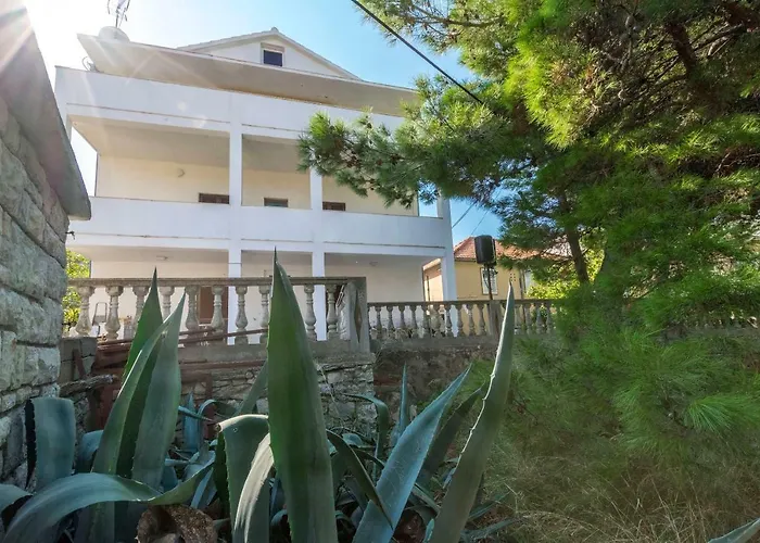 Appartement And Jakov